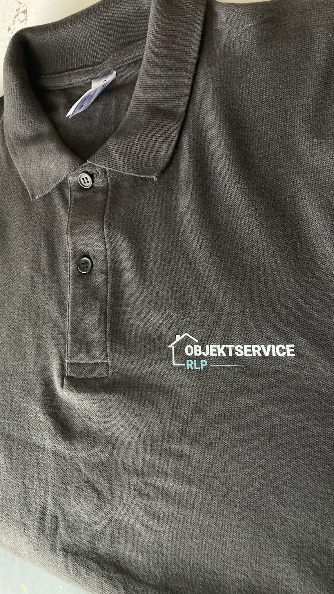 Poloshirts mit Firmenlogo für Objektservice RLP in Kaiserslautern